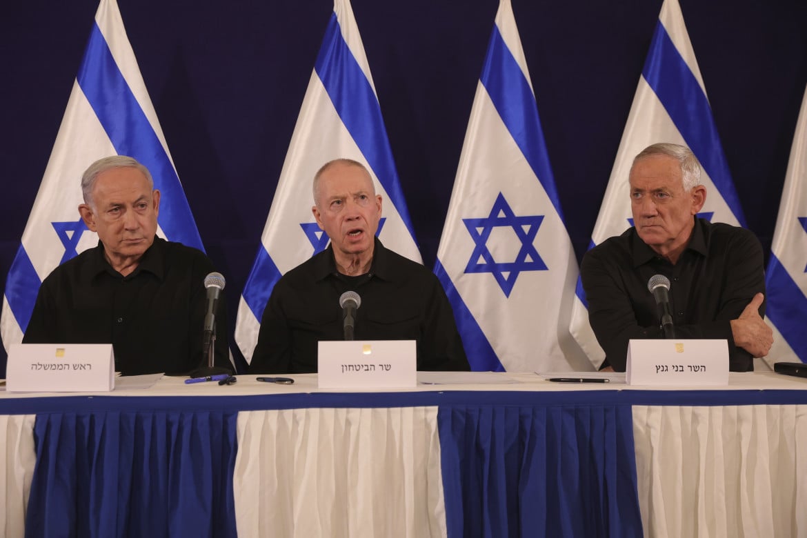 Il presidente israeliano Benjamin Netanyahu e il ministro della difesa Yoav Gallant foto Ap