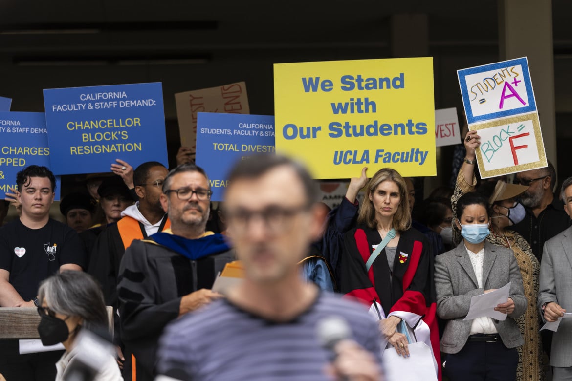 Docenti e personale dell'Università della California di L.A. in sostegno alle proteste degli studenti