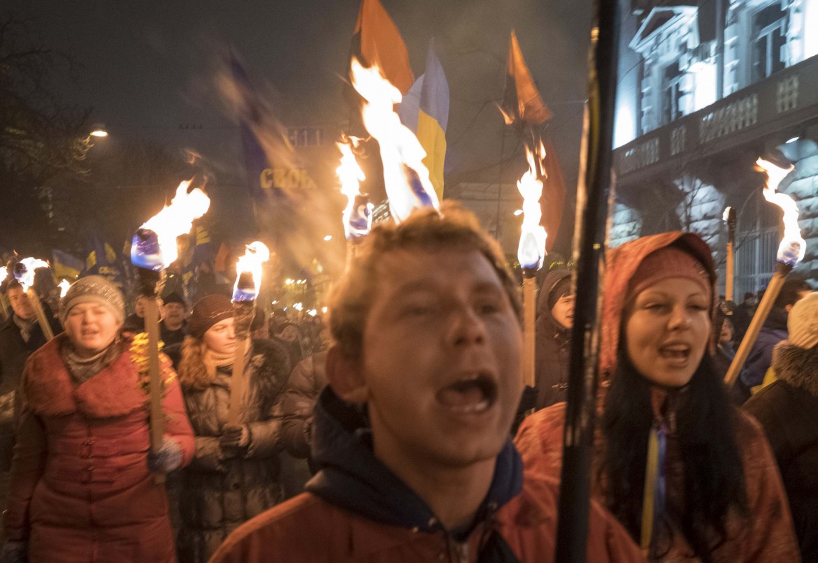 Gli ultranazionalisti marciano su Kiev