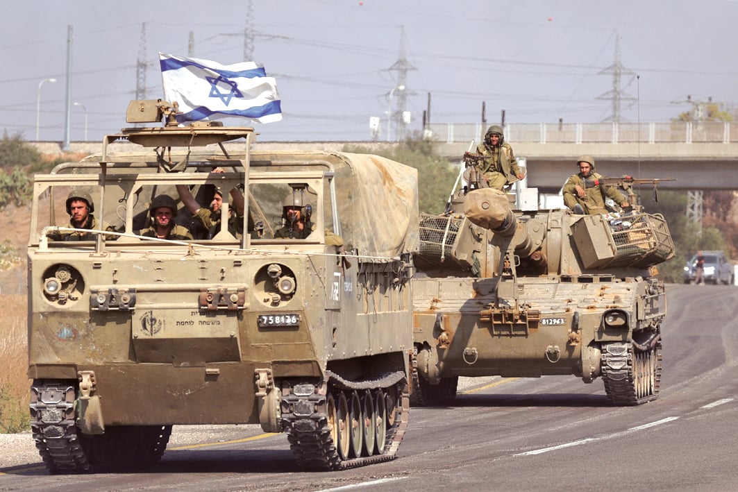 Militari israeliani verso Gaza (Ansa)