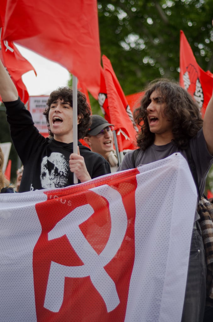 Bandiere rosse e falci e martello - foto di Federico Giannini