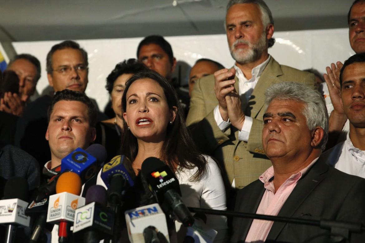 Caracas, la corsa di Machado, deputata di opposizione