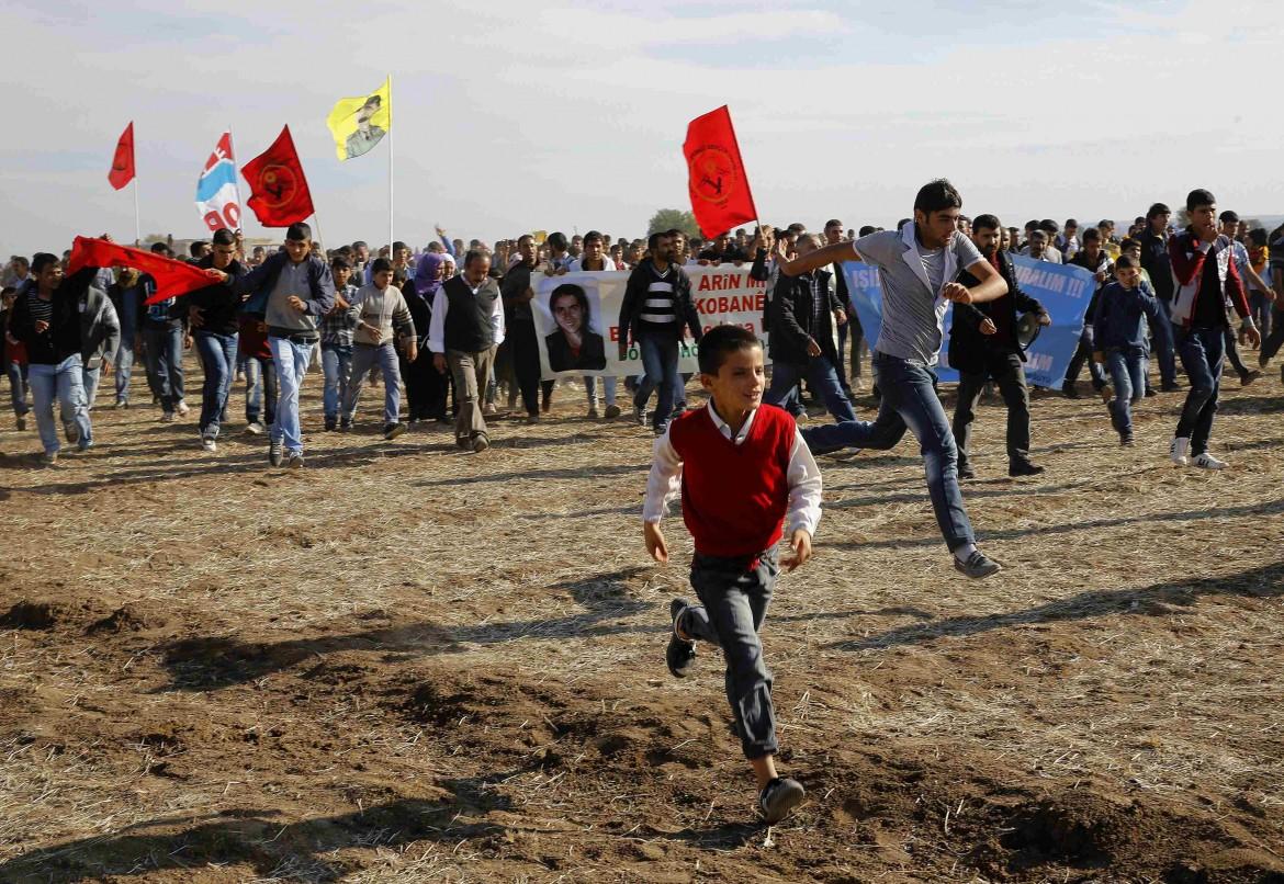 L’esercito turco uccide un’attivista al confine con Kobane