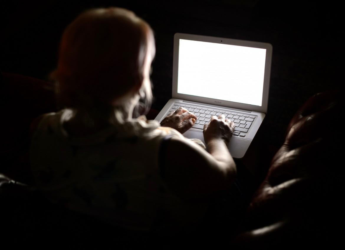 Software di sorveglianza contro la pedofilia online: privacy a rischio in Europa