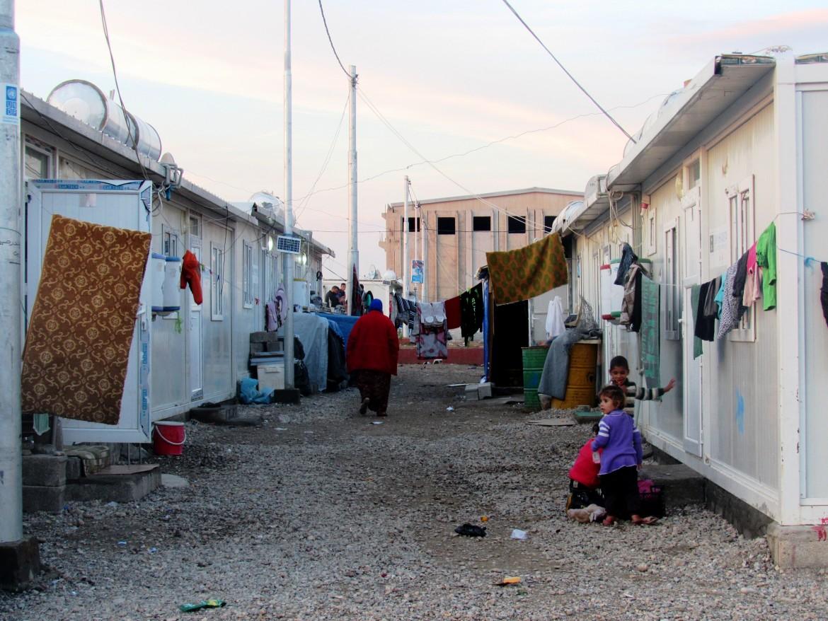 Sfollati messi alla porta: l’Iraq chiude i campi, si rischiano 100mila senzatetto