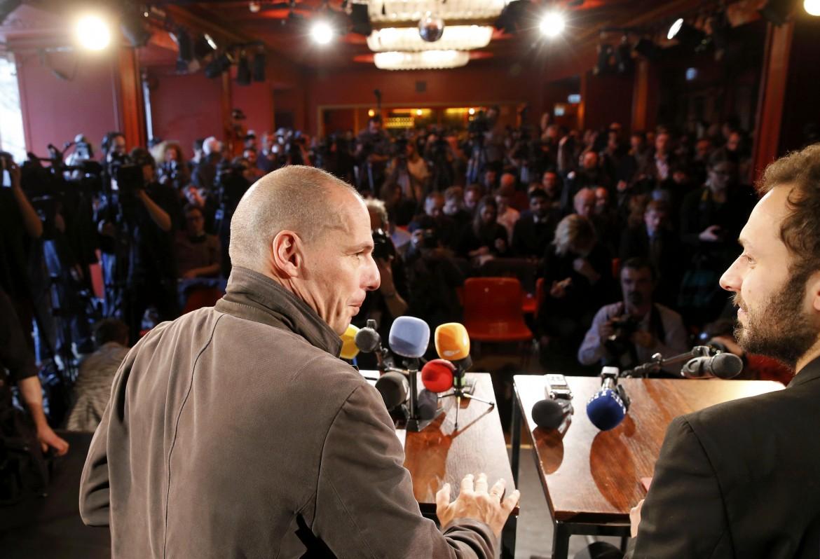Varoufakis appeals for democratic awakening