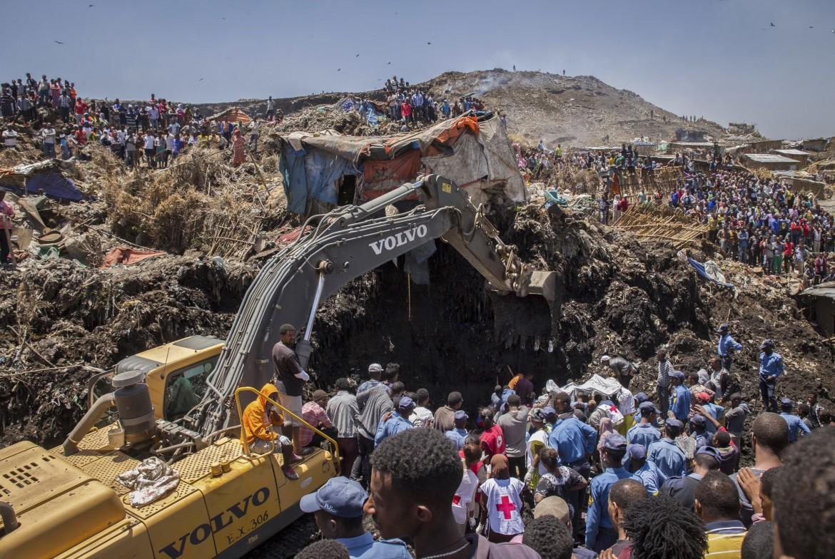 I rifiuti umani di Addis Abeba. Sepolti vivi nella discarica