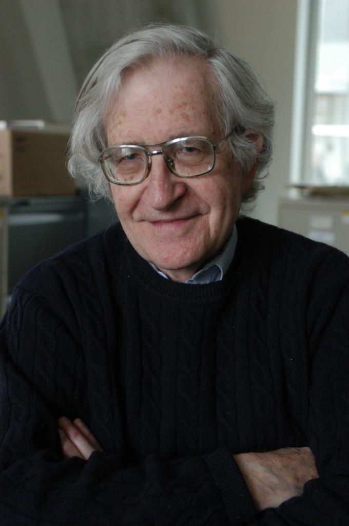 Noam Chomsky: «Con Trump rischiamo la guerra atomica»