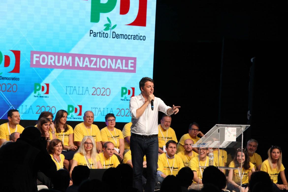 Renzi regala il megafono a Grillo