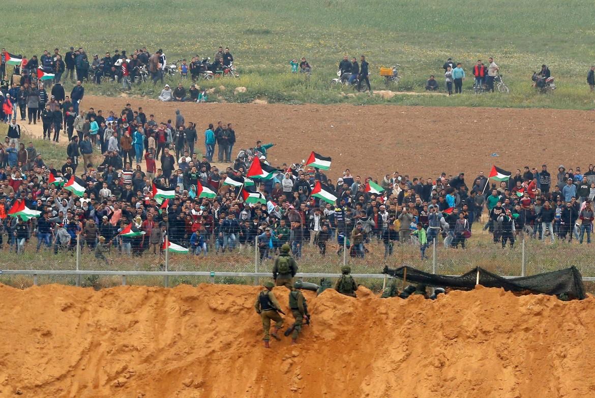 Israele spara sulla marcia palestinese: 15 morti a Gaza
