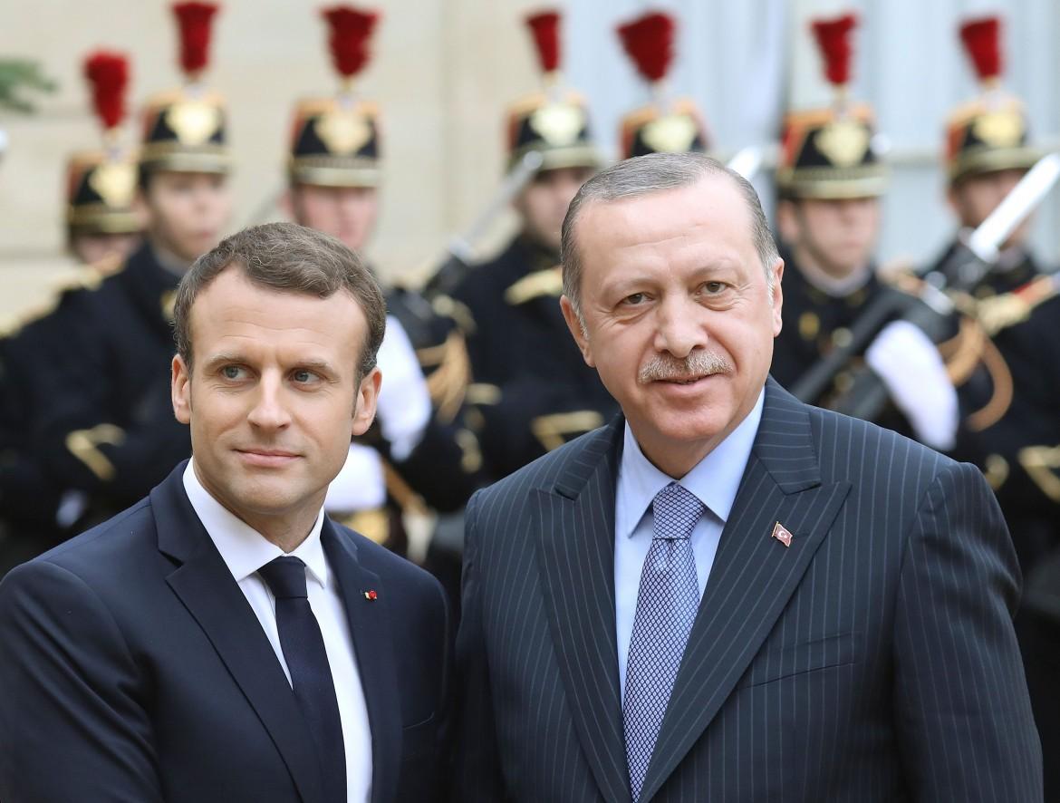 «Ypg terroriste o metto il veto»: Erdogan minaccia la Nato
