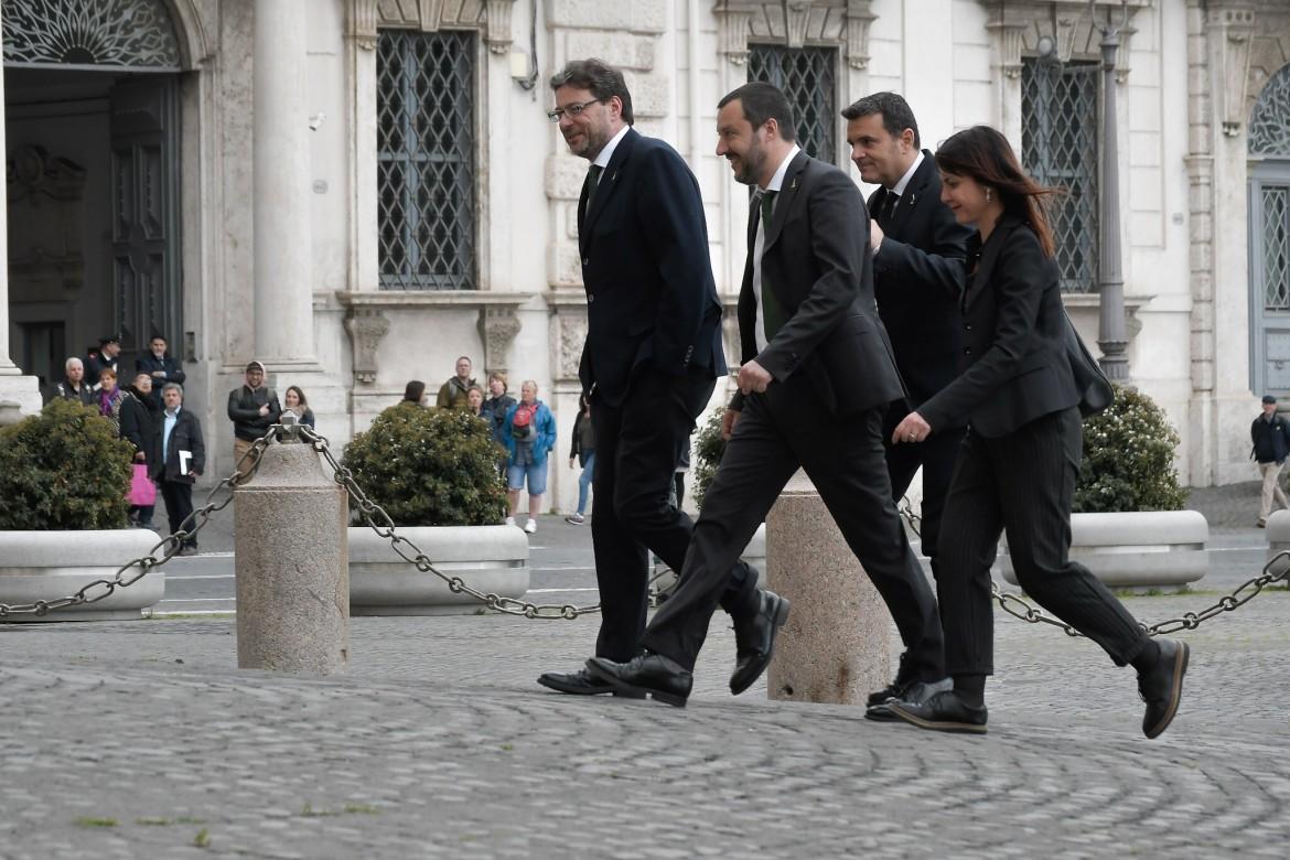 Salvini l’equilibrista, sì al premier a tempo ma se ci casca il M5S