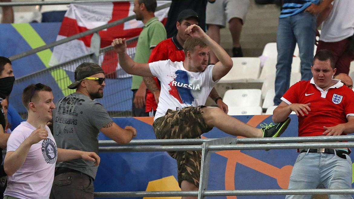 Gli hooligan russi contro i tifosi gay, il pericolo dei Mondiali