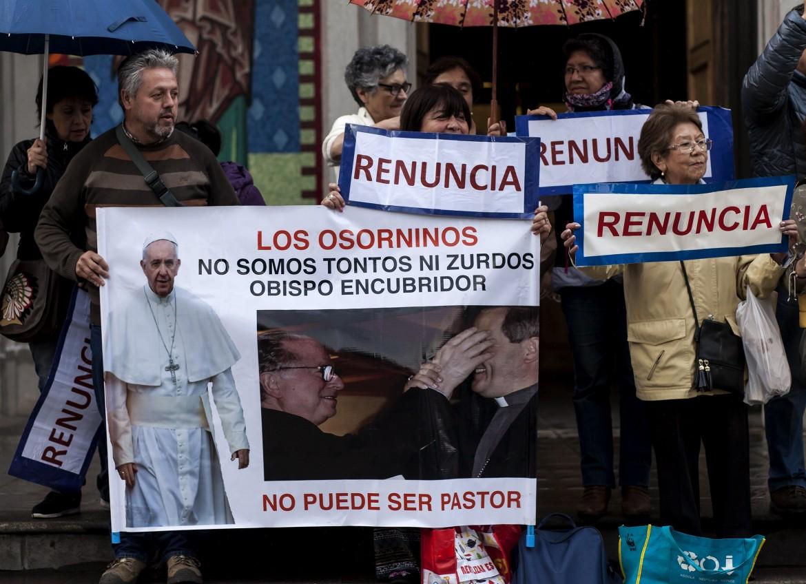 Pedofilia in Cile, l’esame del papa