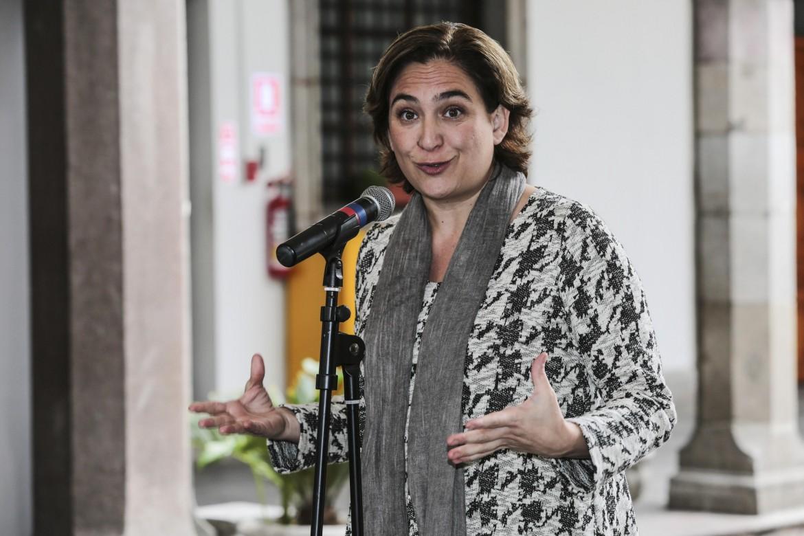 Ada Colau: «Dobbiamo creare un fronte comune contro la barbarie»