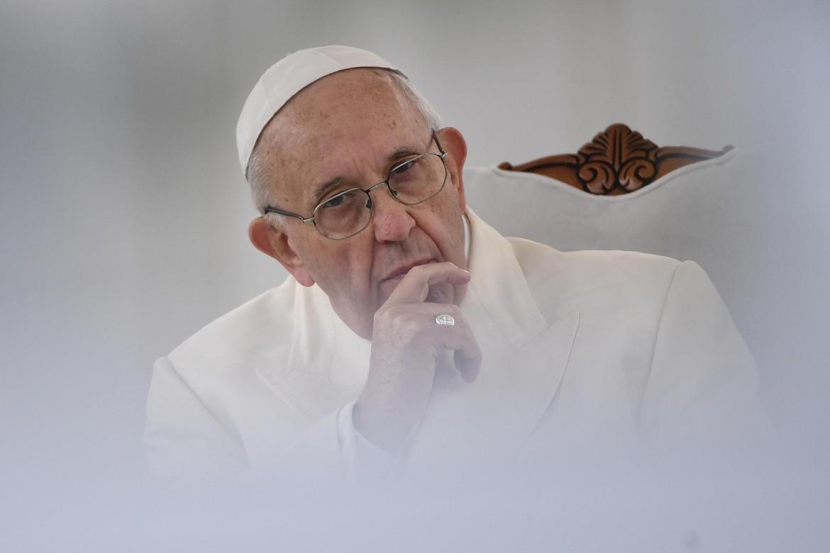 Sull’aborto il papa fa il papa: «È come affittare un sicario per risolvere un problema»