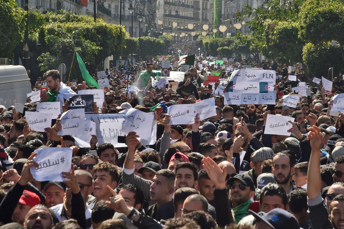 Una marea travolge l’Algeria: non ha età e vuole democrazia