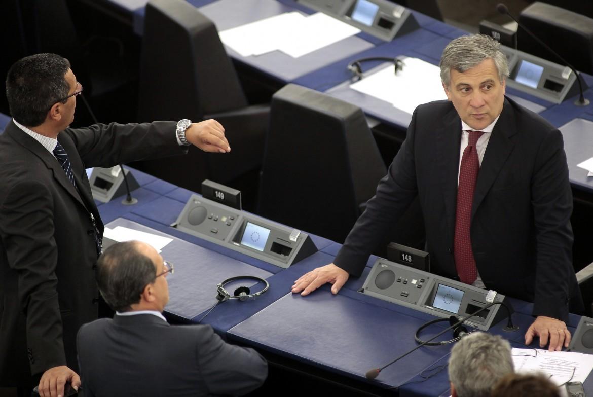 Su Tajani s’infiamma l’aula di Strasburgo