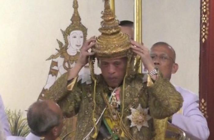 Thailandia: incoronato Rama X, il monarca che si preannuncia ultrapolitico
