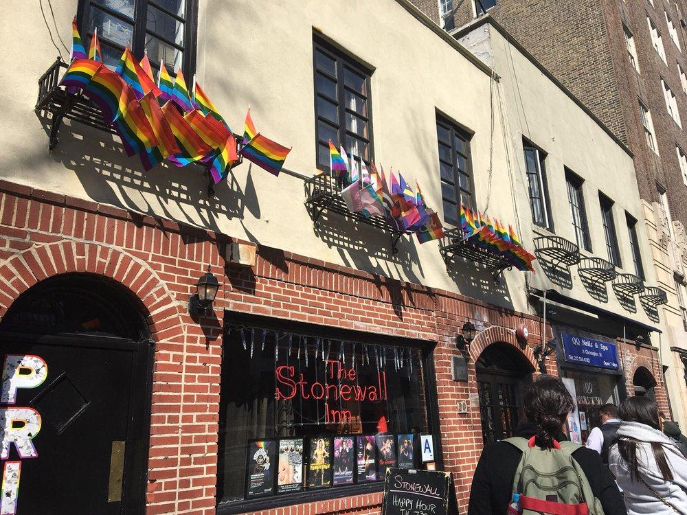 Stonewall Inn, il bar della mafia a New York dove iniziò il movimento Lgbt