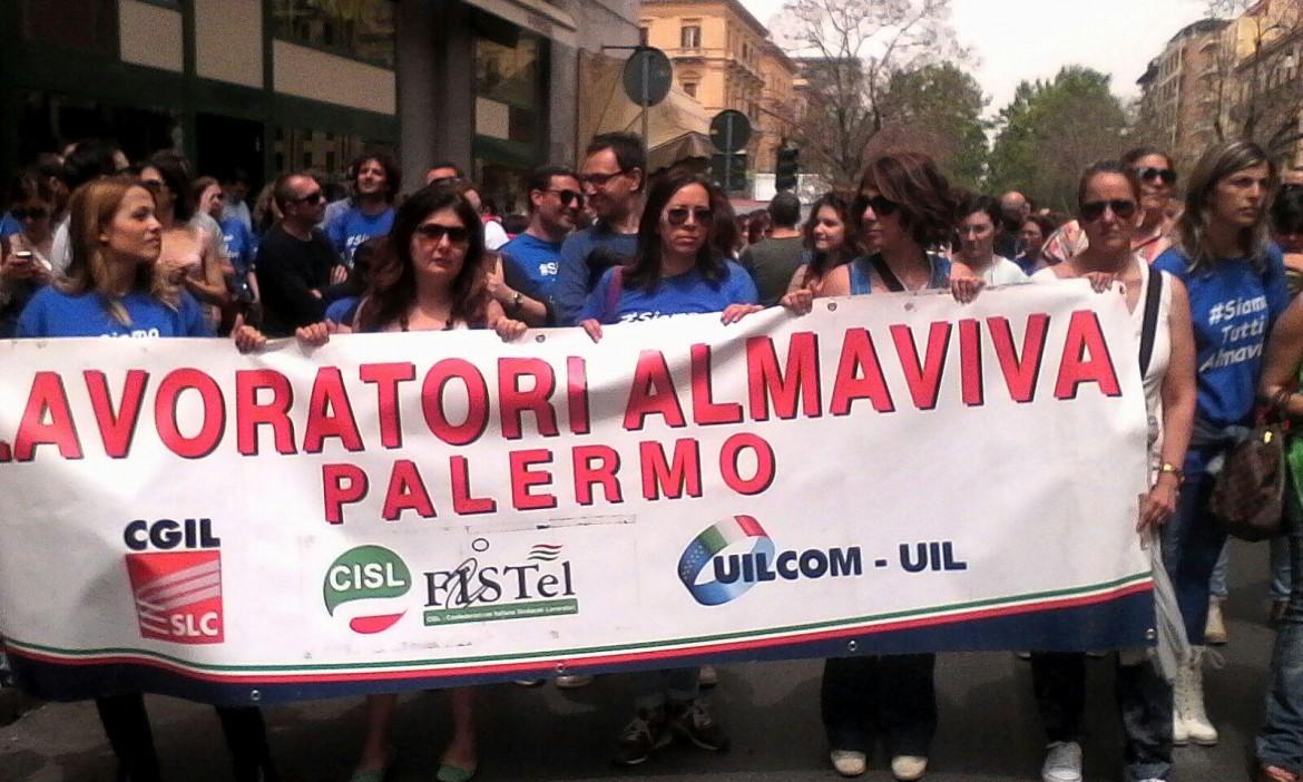 Almaviva Palermo, lavoratori furiosi col governo