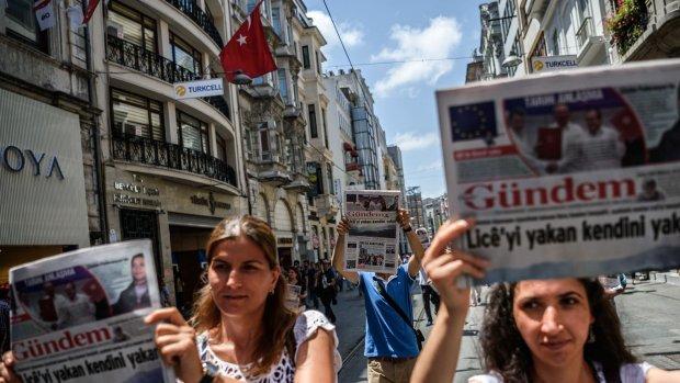 Ozgur Gundem vince: assolti tre giornalisti