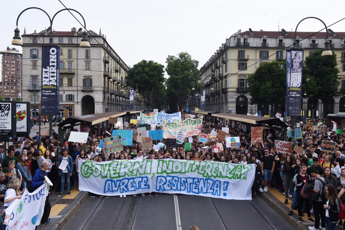 Friday For Future, marcia per il clima a Torino foto LaPresse