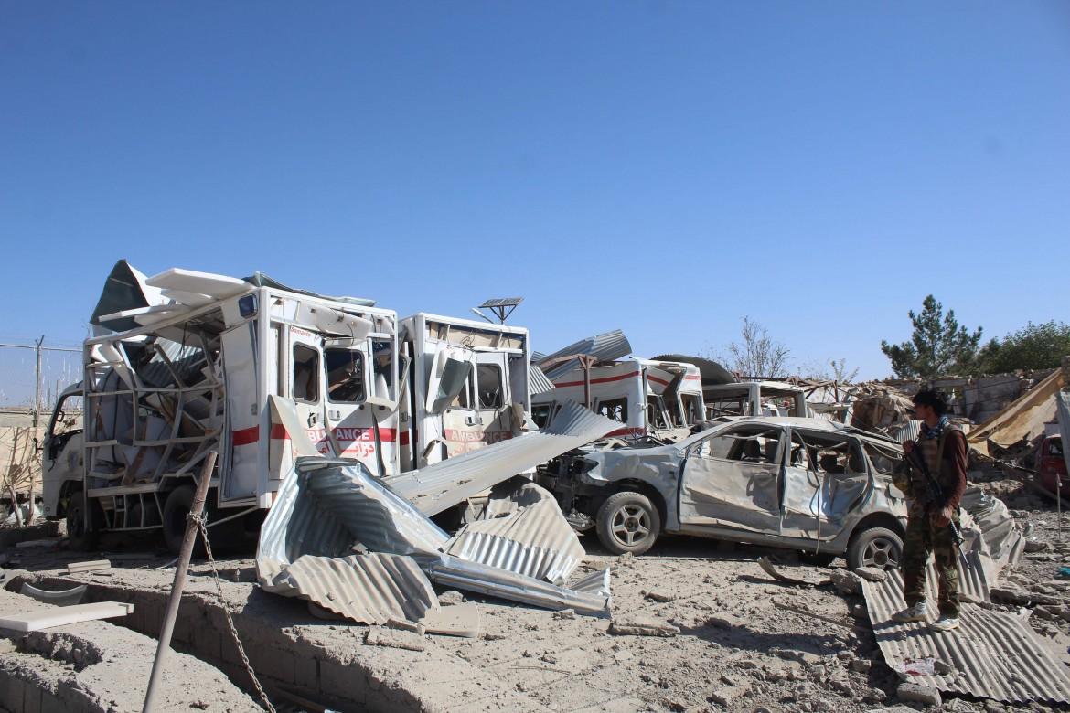 Afghanistan, doppia strage: droni Usa e bomba dei Talebani
