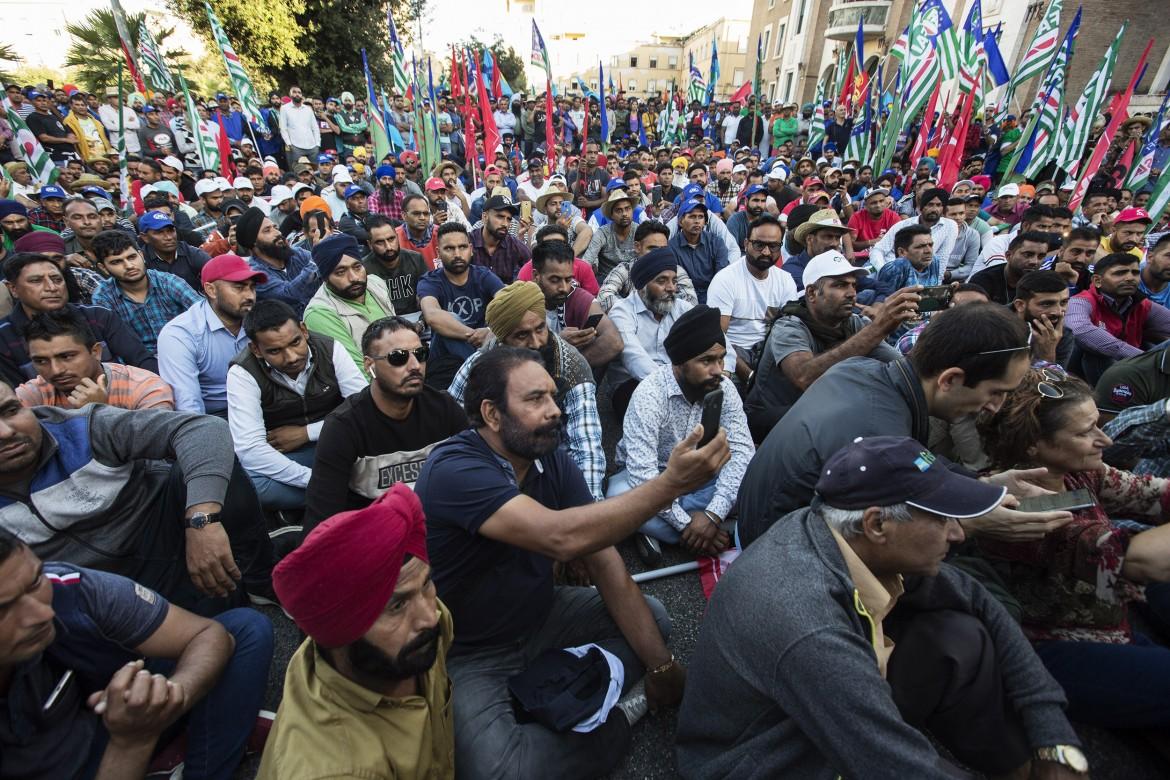 I braccianti sikh si ribellano, a Latina lo sciopero è indiano