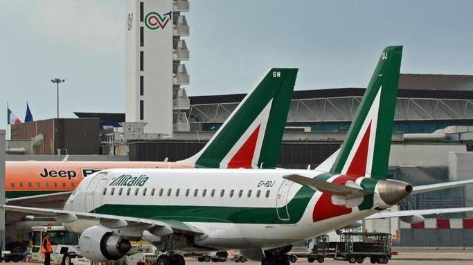 Alitalia, scontata l’ottava proroga. Conte in campo
