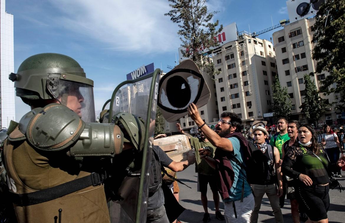 Cile, «tolleranza zero» e soda caustica contro i manifestanti