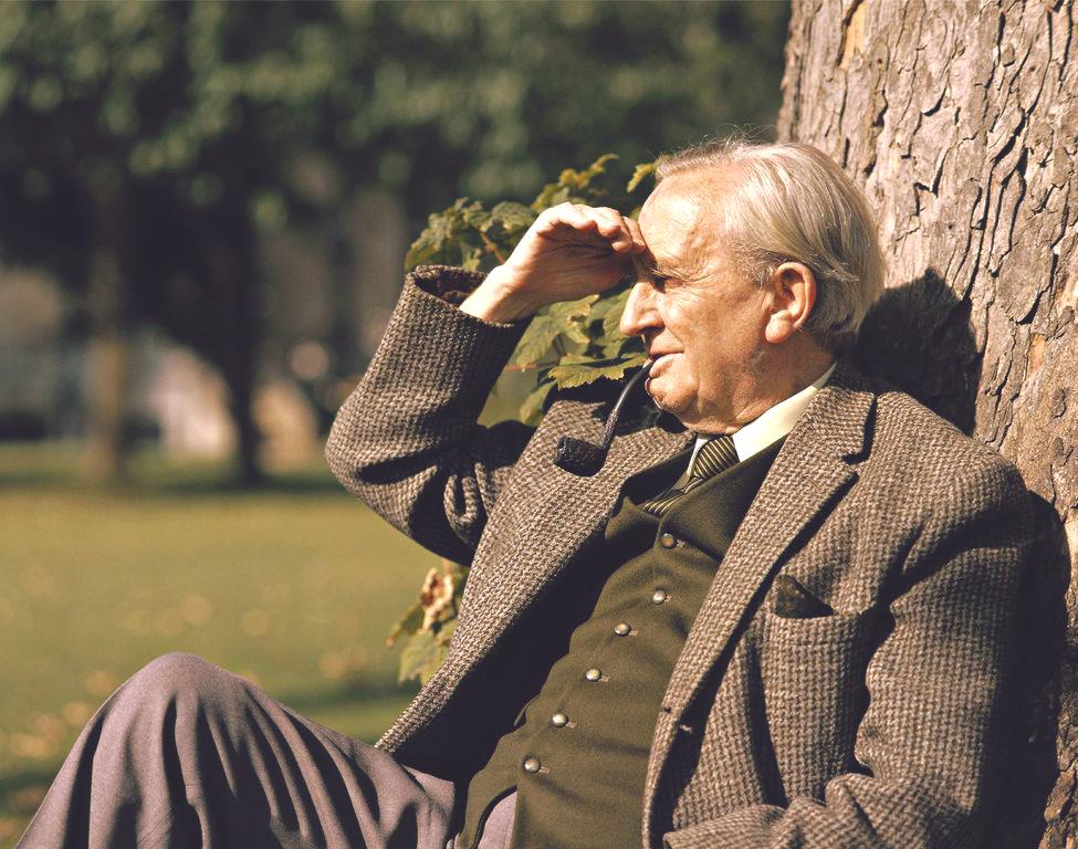 J.R.R. Tolkien, un creatore di mondi sorpreso dalla vita