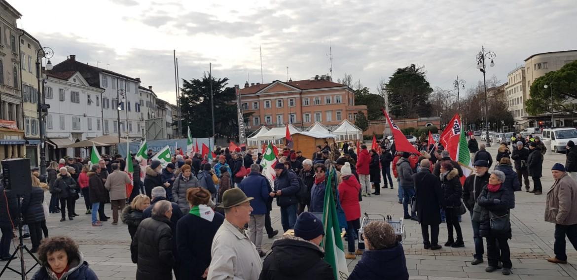 Gorizia, antifascisti in piazza contro la cerimonia in Comune della X Mas