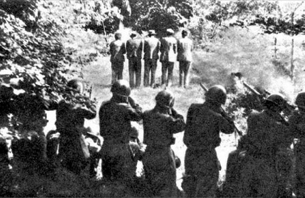 31 luglio 1942, soldati italiani fucilano cinque abitanti del villaggio di Dane in Slovenia, foto Museo storico di Lubiana