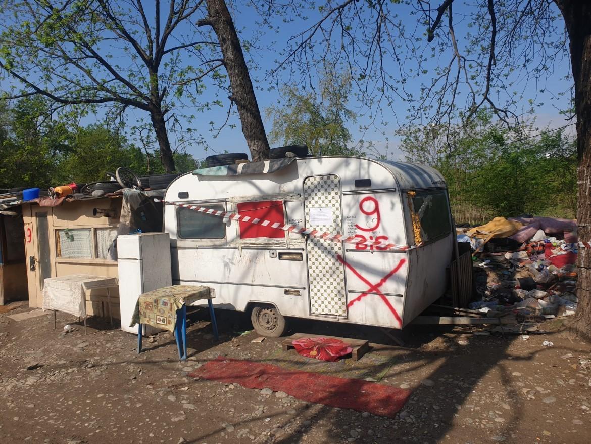 Il comune di Torino demolisce le baracche del campo rom ma non dà aiuti