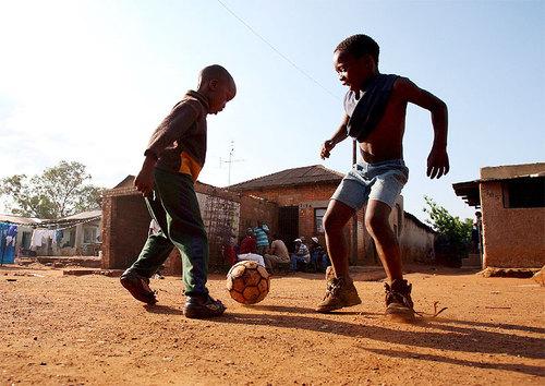 Il pallone nero, ovvero l’Africa nel calcio