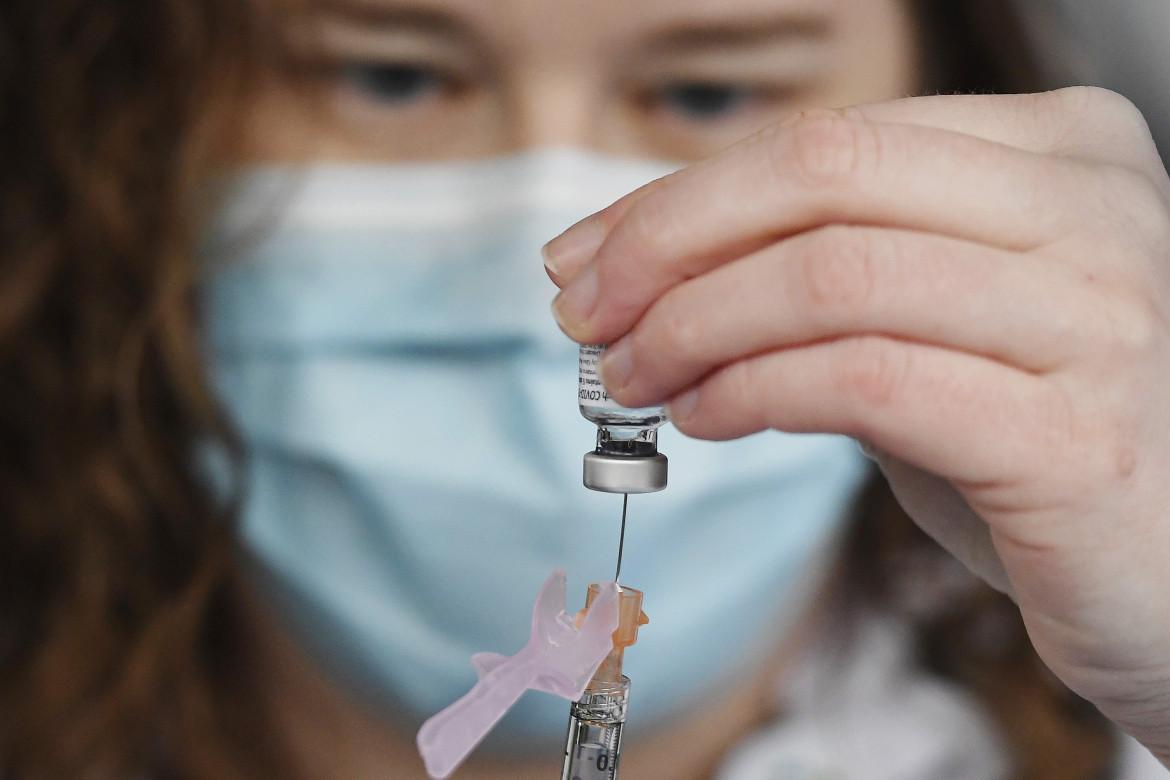 I dubbi della Norvegia sulla vaccinazione dei pazienti troppo fragili dopo 13 decessi nelle case di riposo