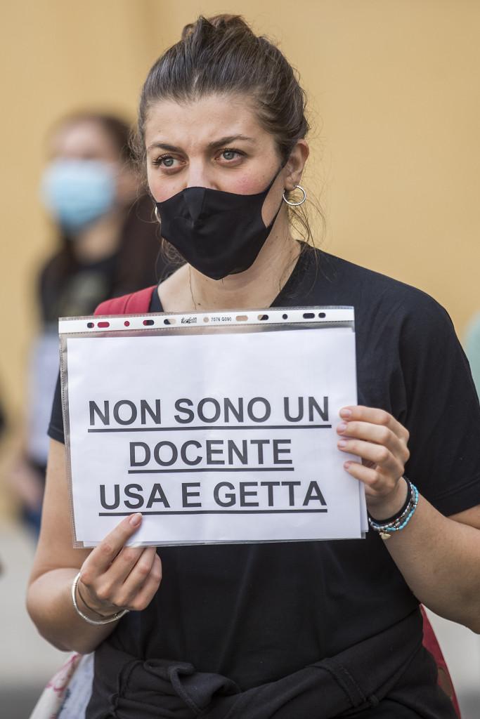 Precari della scuola in piazza a Roma: «Non siamo fantasmi»