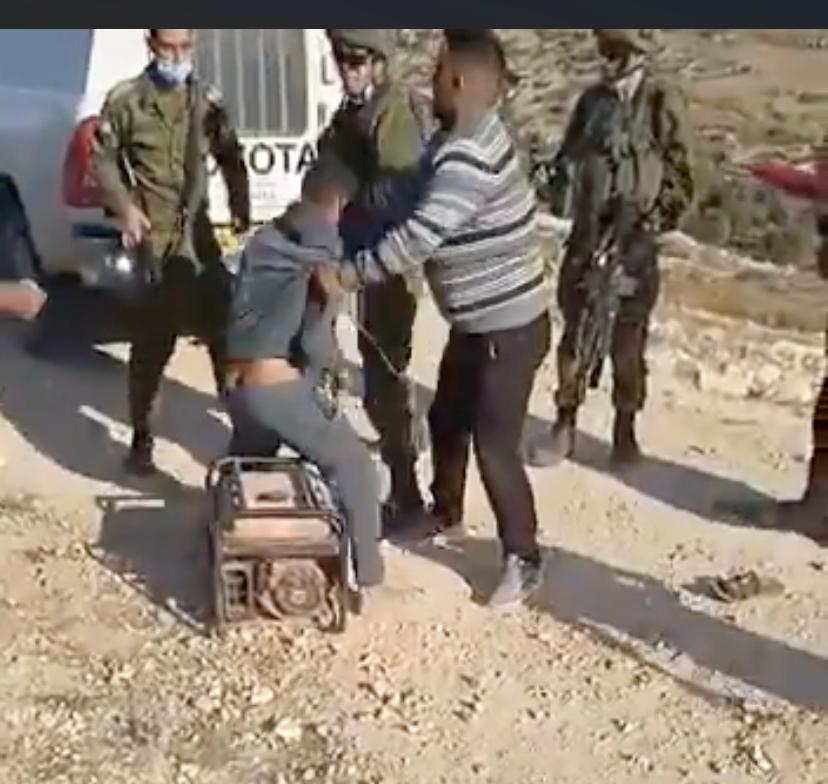 Palestinese vuole indietro il generatore, i soldati israeliani lo feriscono gravemente
