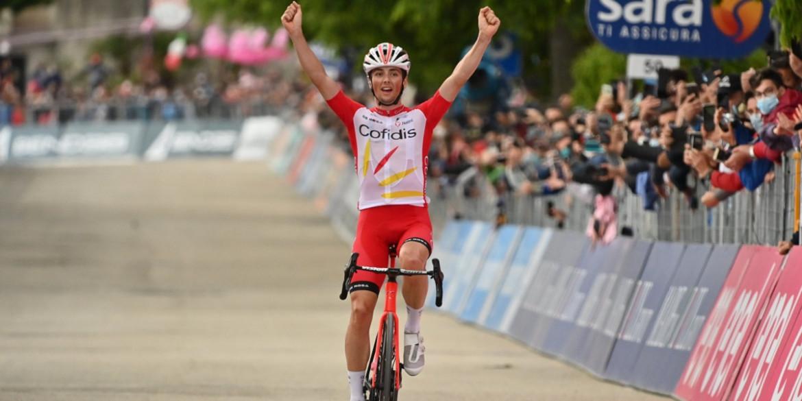Il Giro sfiora il Sud, trionfa il giovane francese Lafay