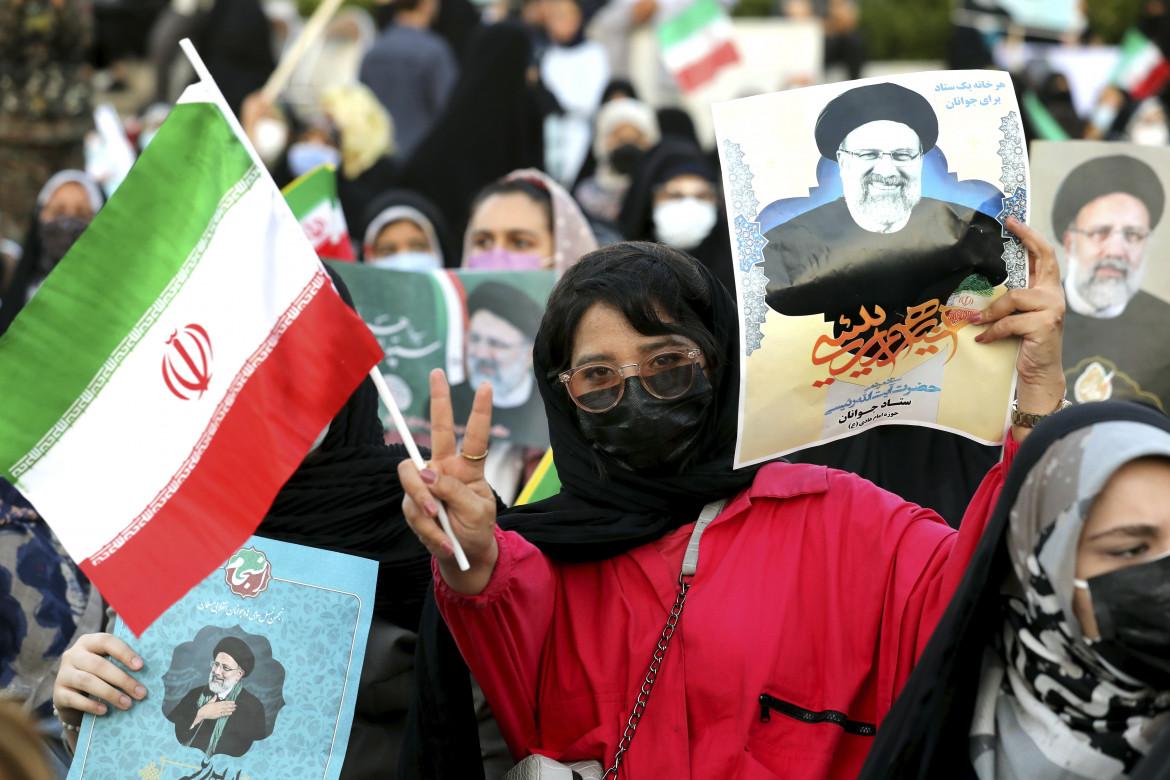 Delusi dalla loro leadership e dal mondo, iraniani alle urne