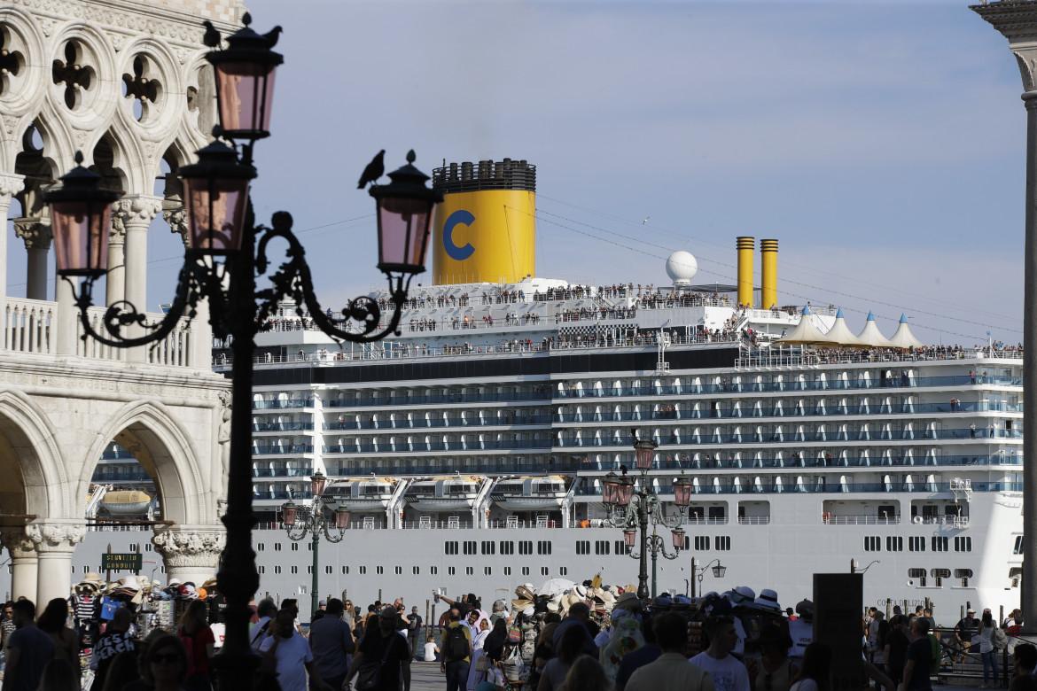 Grandi navi a Venezia, un passo avanti ma la direzione è incerta