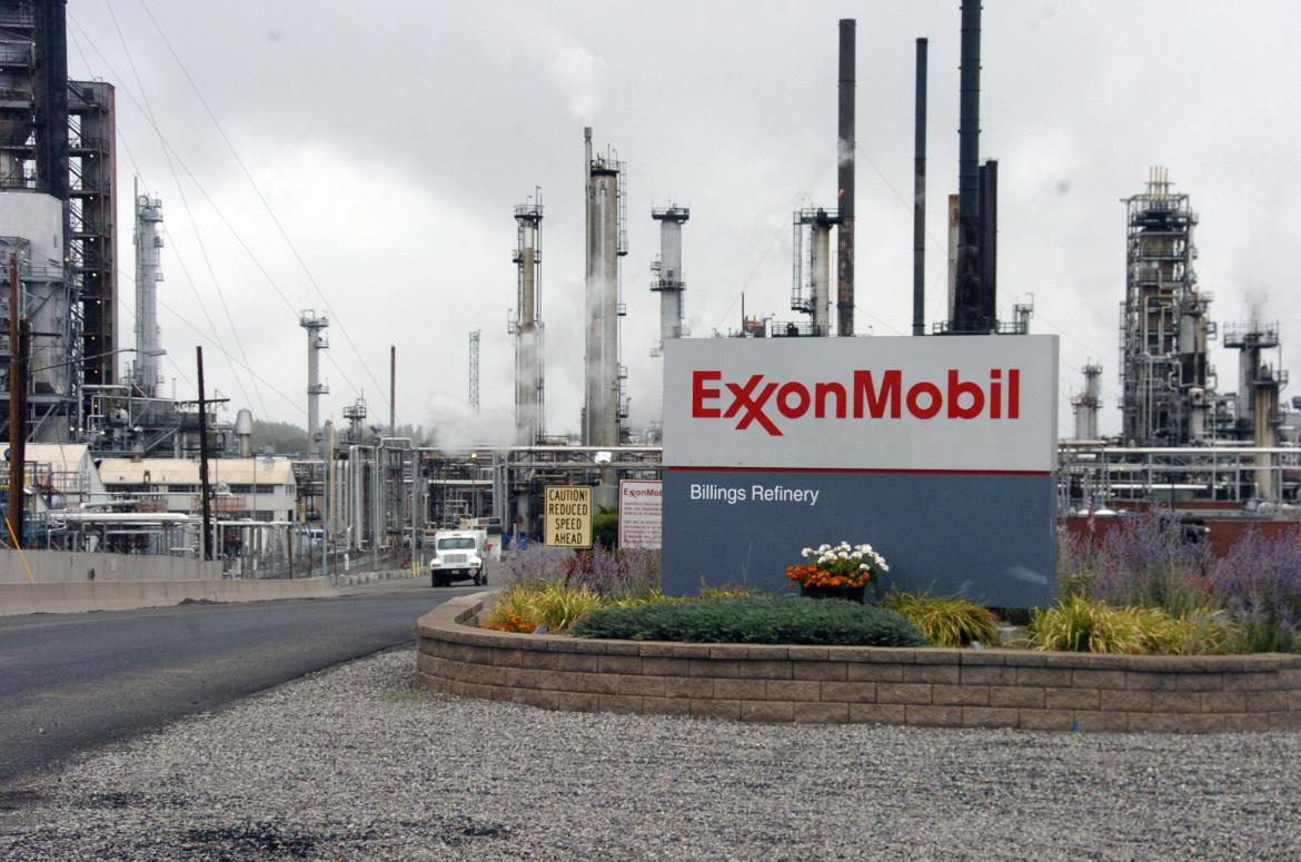 Tutte le grandi manovre di Exxon contro l’ambiente