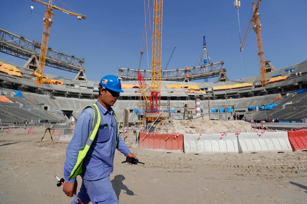 Qatar, «cause naturali» per la morte di migranti stroncati da caldo e lavoro