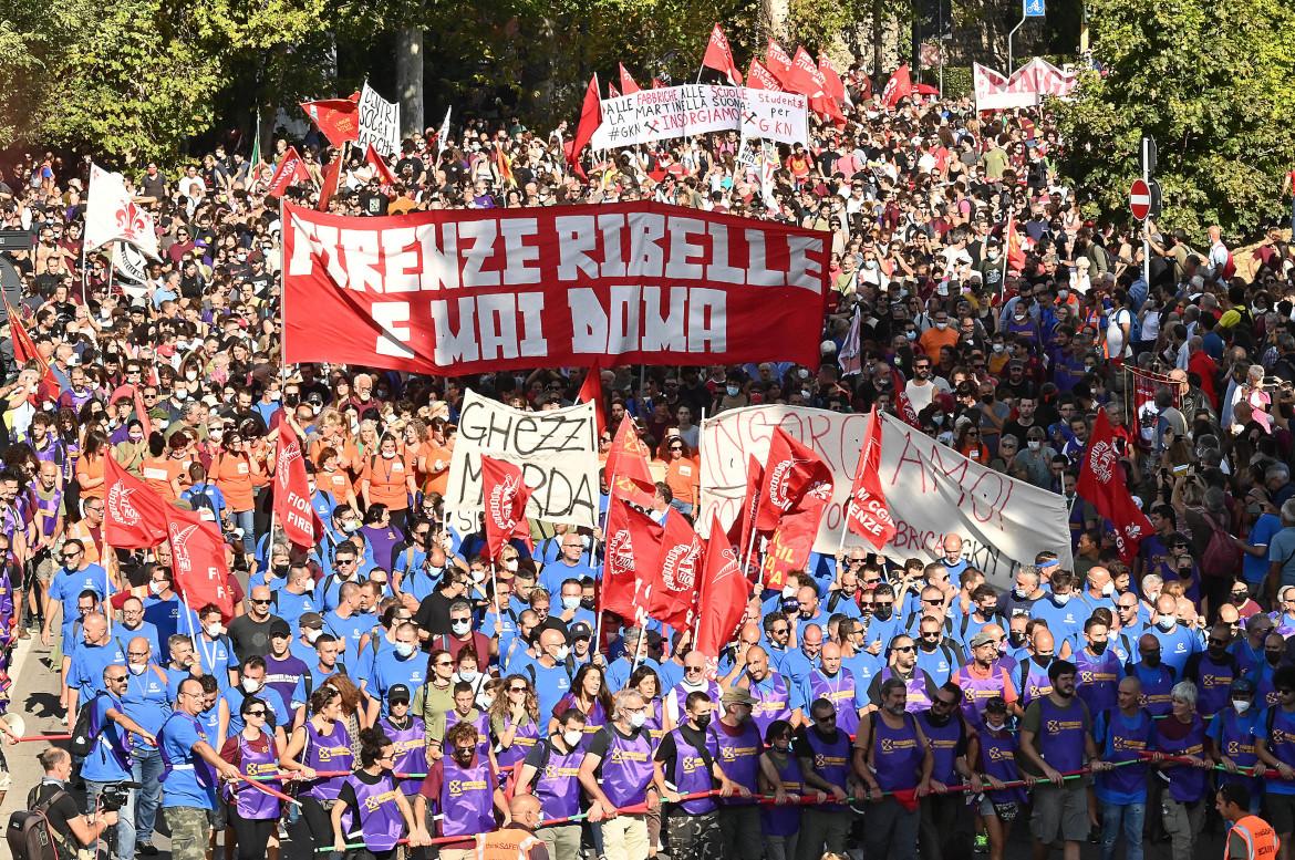 «Insorgiamo». La protesta della Gkn invade Firenze
