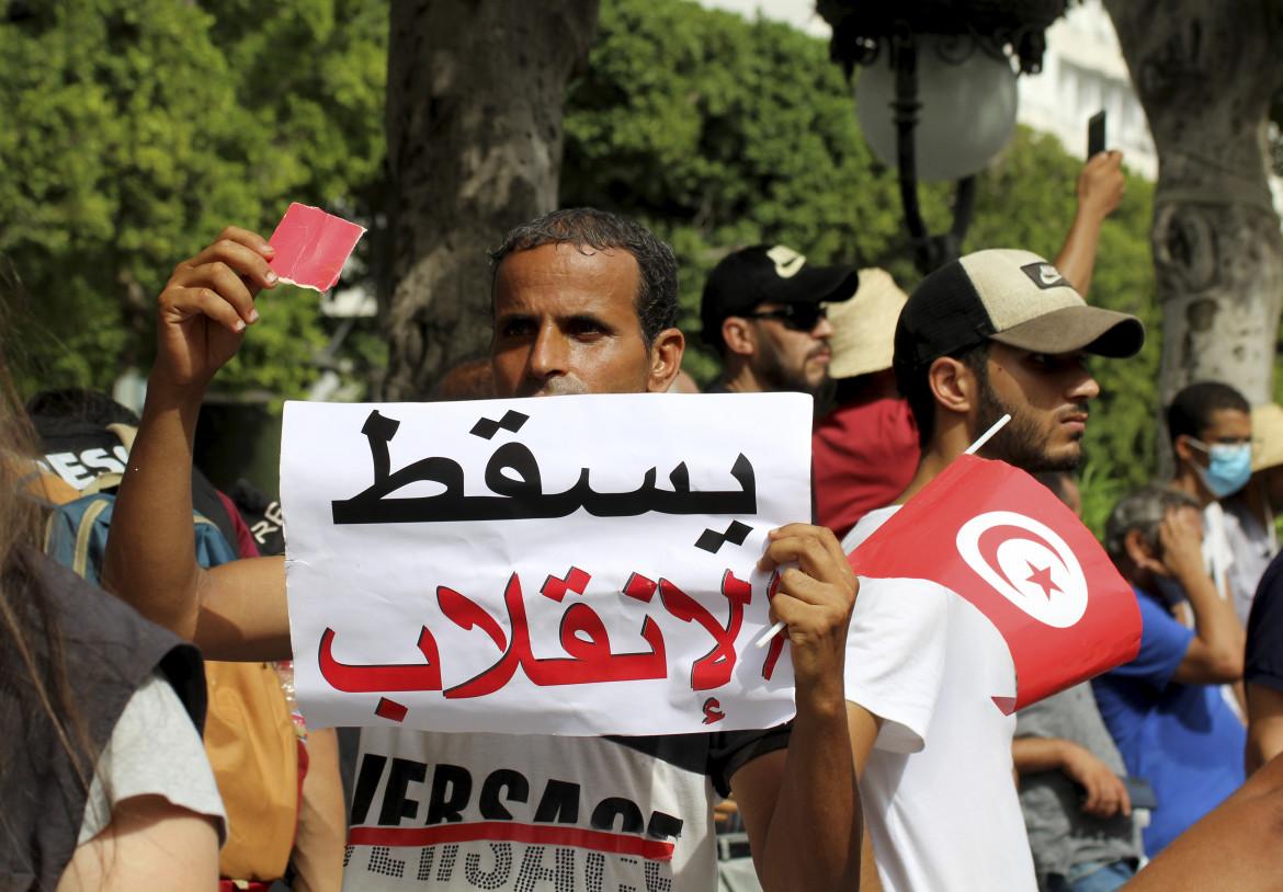 «Democrazia tradita», a Tunisi monta la protesta