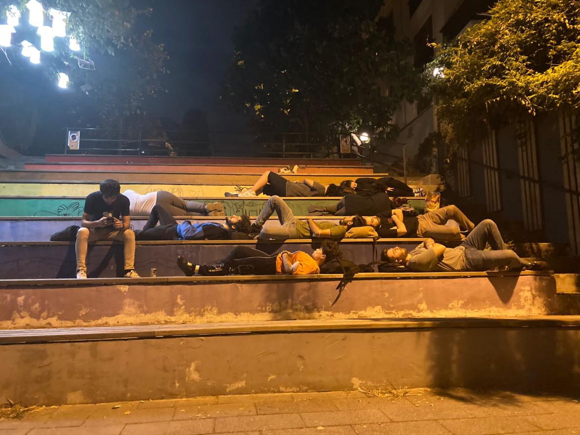In Turchia parchi occupati contro il caro-affitti, studenti in tenda