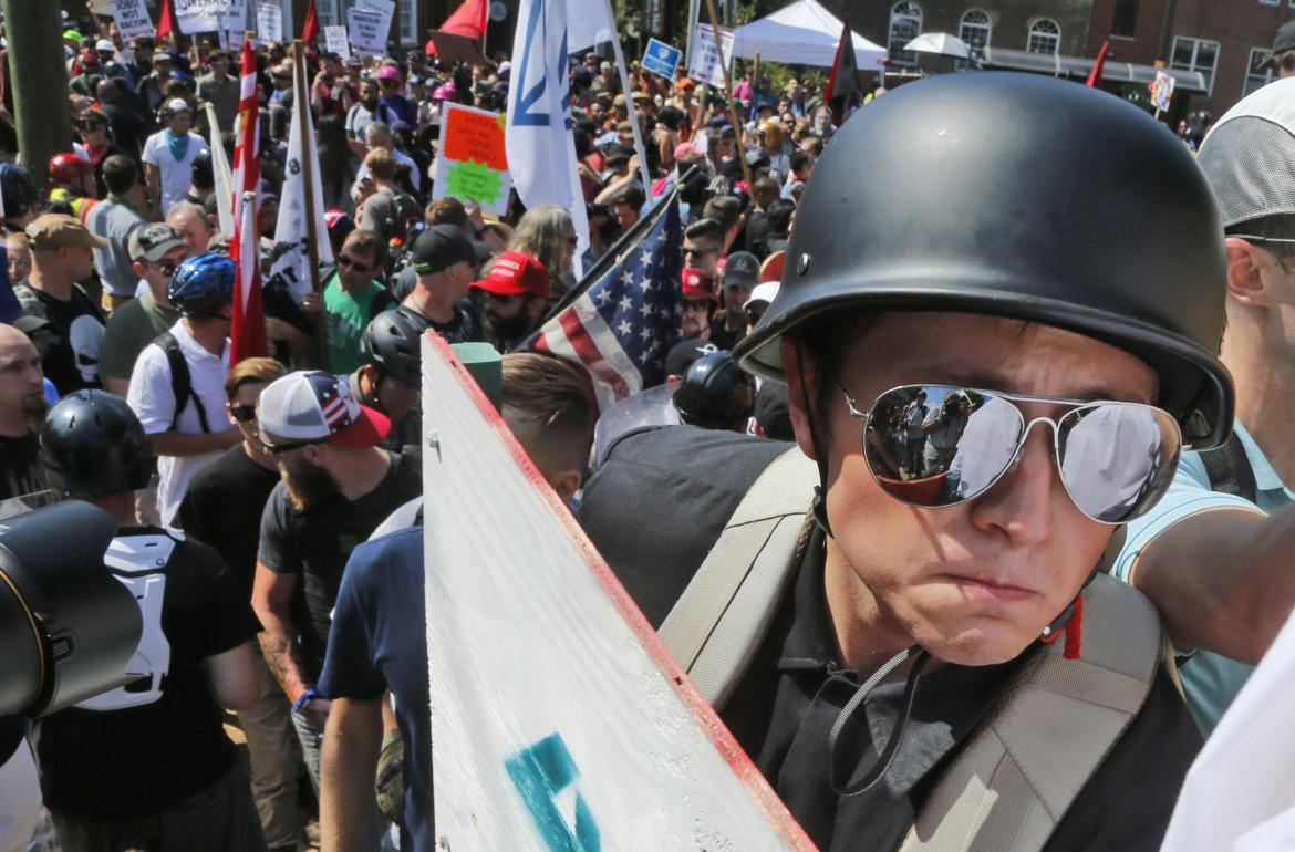 Marcia dei suprematisti bianchi a Charlottesville: gli organizzatori dovranno risarcire i residenti