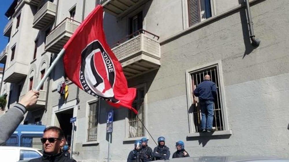 A Milano i neofascisti da 8 anni in una casa popolare, nonostante le proteste