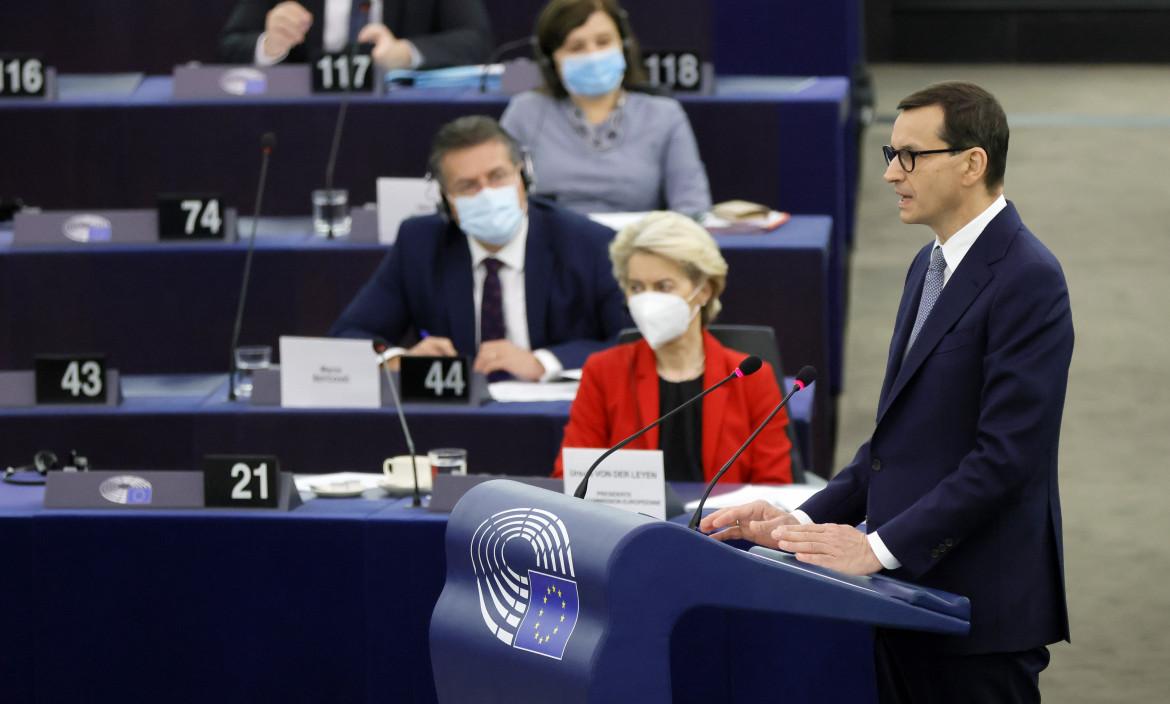 Varsavia va allo scontro, l’Ue promette contromisure